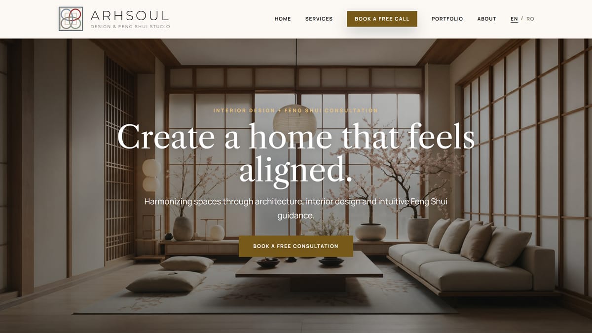 Startseite von arhsoul.com: ein heller Wohnraum im japanischen Stil mit der Überschrift „Create a home that feels aligned.“
